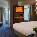 Renaissance Hotel 5*