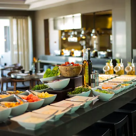 Renaissance Hotel 5*