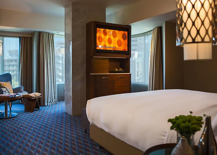 Renaissance Hotel 5*