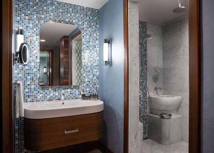 Renaissance Hotel 5*