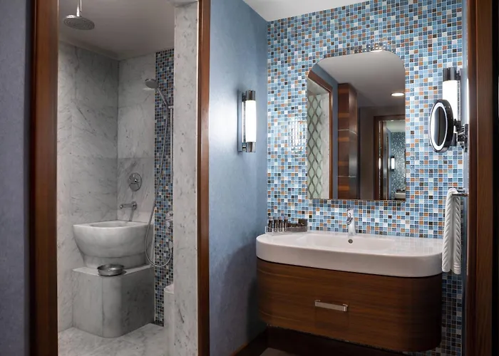 Renaissance Hotel 5*