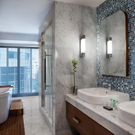 Renaissance Hotel 5*