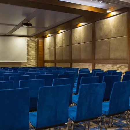Renaissance Hotel 5*