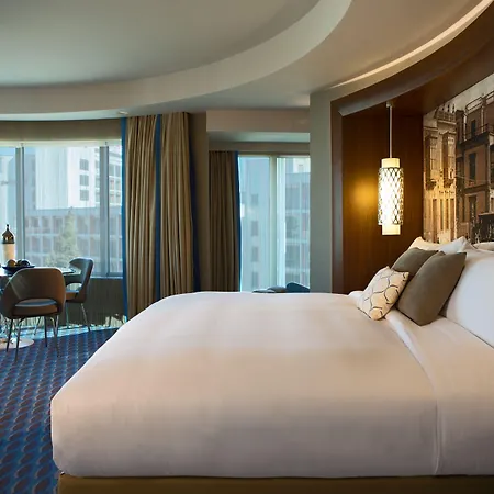 Renaissance Hotel 5*