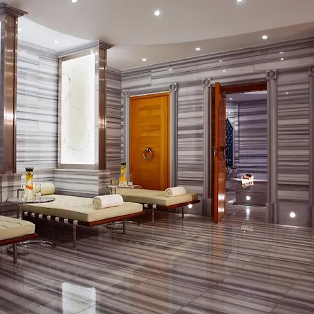 Renaissance Hotel 5*