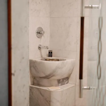 Renaissance Hotel 5*