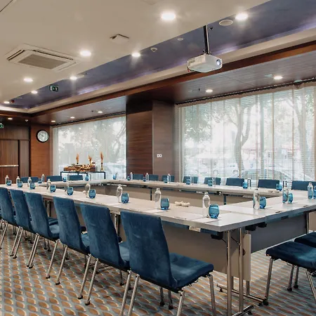 Renaissance Hotel 5*