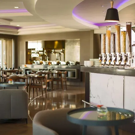 Renaissance Hotel 5*