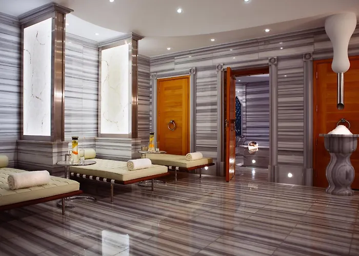 Renaissance Hotel 5*