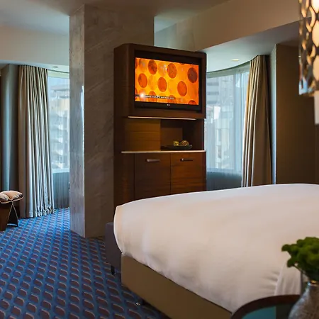 Renaissance Hotel 5*