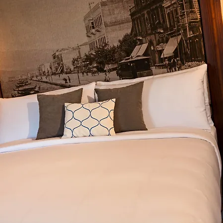 Renaissance Hotel 5*